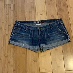 Hollister /Distressed Denim Shorts / size 5
